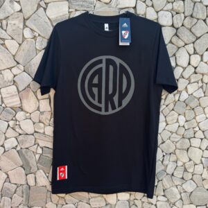 Remera negra CARP grande