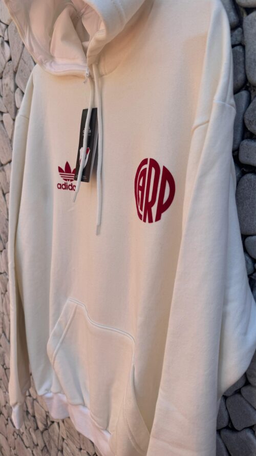 Buzo beige CARP rojo - Image 2