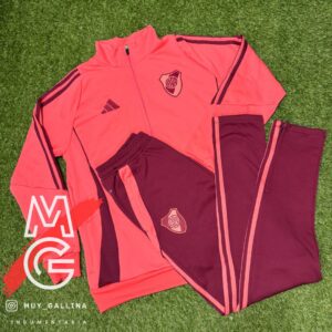 Conjunto Bordo/Salmon temporada 2024/25